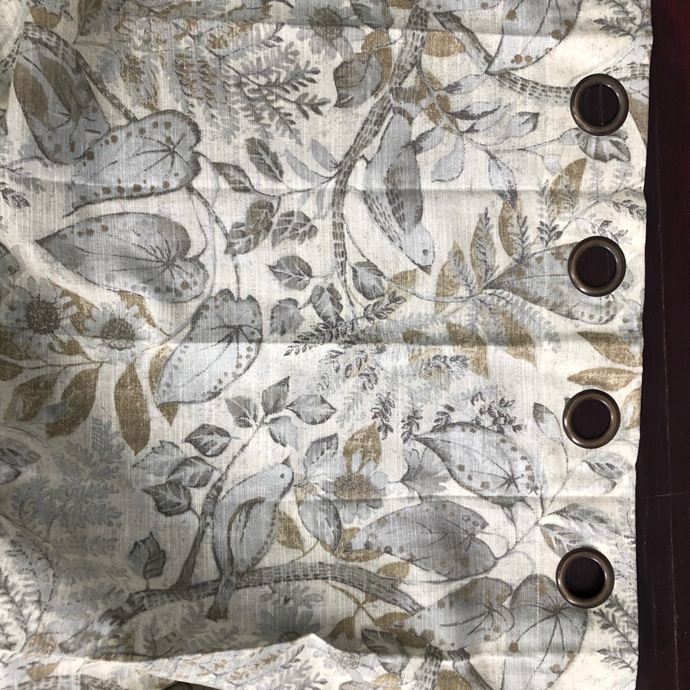 EUC Curtains. 50 x 84. Set includes 5 Panels